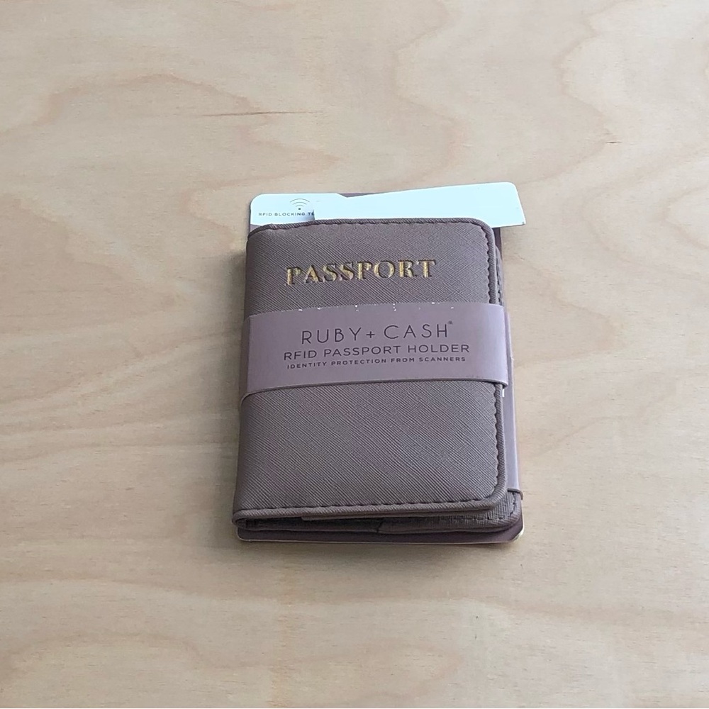 NWOT Ruby+Cash Brown RFID Passport Holder One Size.